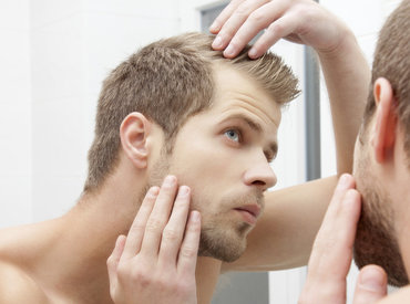 أربعة نصائح لمواجهة تساقط الشعر عند الرجال