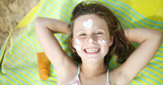 Crème solaire : 4 jeux pour apprendre la protection solaire aux enfants